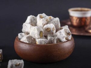 ÇİFTE KAVRULMUŞ BADEMLİ PUDRALI LOKUM